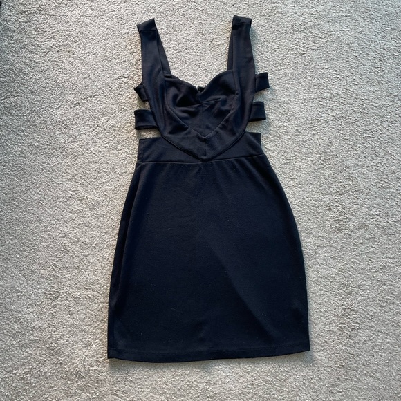 💜5 for $25 Black sweetheart cutout bodycon dress - Picture 3 of 7